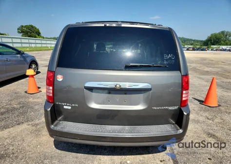 2010 Chrysler Town & Country Touring из США, поврежденный, VIN 2A4RR5D10AR451587
